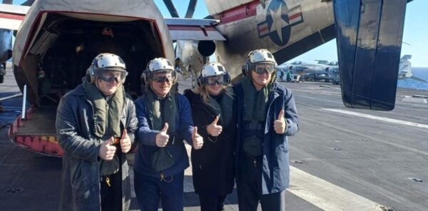 Milei se sube al portaaviones nuclear USS Nimitz de Estados Unidos