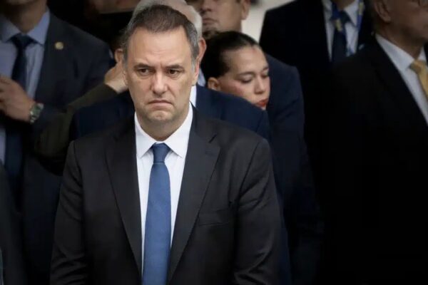AUDIOS: Adorni buscó “ayudar” insistentemente a su contratista antes de declarar en la Justicia