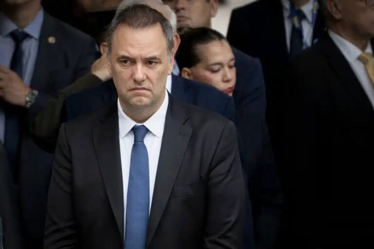 AUDIOS: Adorni buscó “ayudar” insistentemente a su contratista antes de declarar en la Justicia