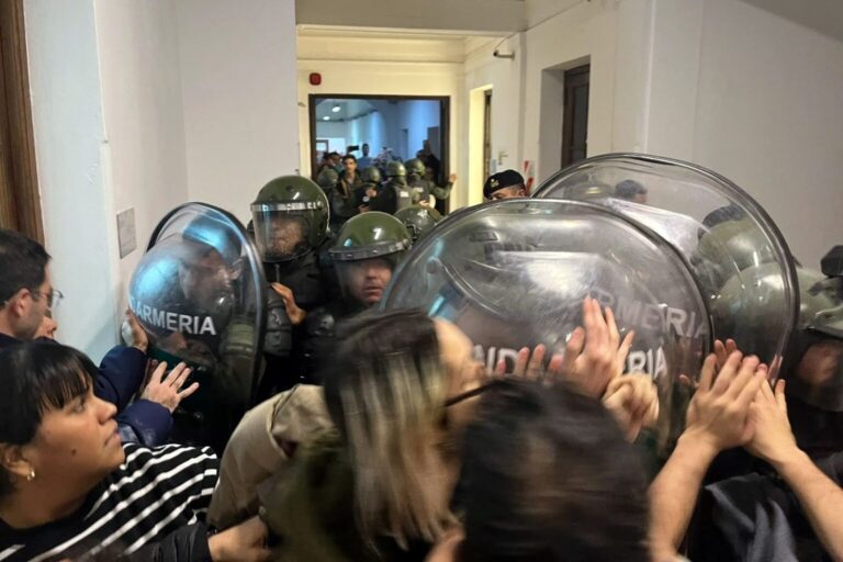 ATE ocupó la sede central de CNEA tras más de 100 despidos: “Quieren vaciar el organismo para rematarlo”
