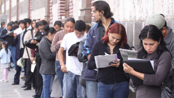 Agencia Bloomberg desmiente a Milei: la economía de Argentina crece pero no genera empleo