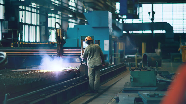 Argentina de Milei: la metalurgia opera a menos del 40% de su capacidad y ya se contrajo 5,5% en 2026