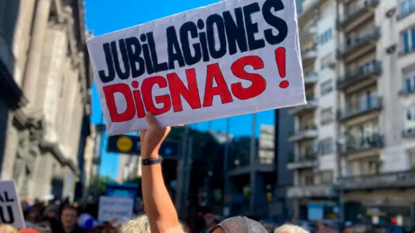 El Gobierno Argentino asegura que no evalúa un aumento extraordinario de las jubilaciones