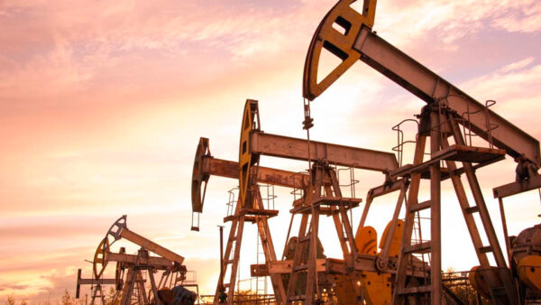 Trump amenaza con aranceles a países que compren petróleo venezolano