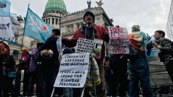 Centrales sindicales realizan paro de 24 horas en Argentina