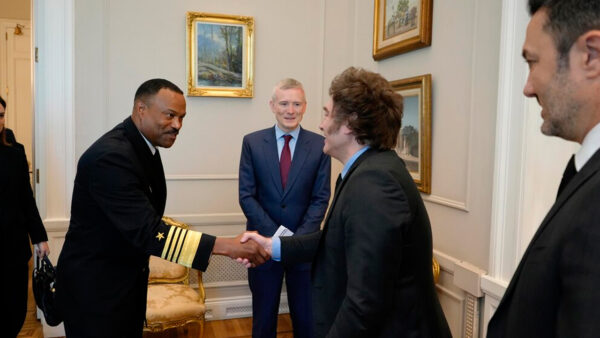 Milei profundiza colaboración militar con EEUU tras reunión con el Jefe del Comando Sur