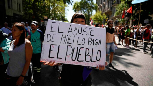 Milei restringe por decreto el derecho a huelga en Argentina