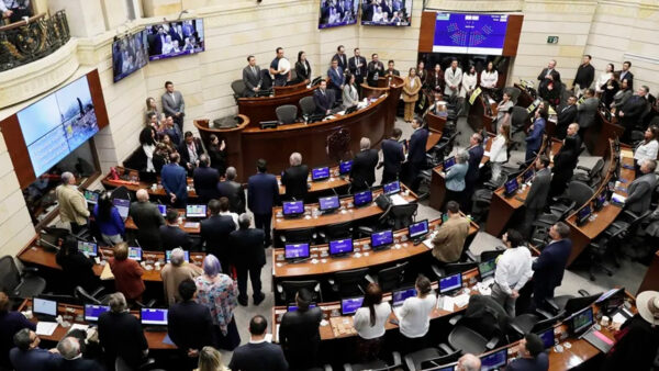 Petro acusa al Senado de fraude y pide nueva votación de consulta popular