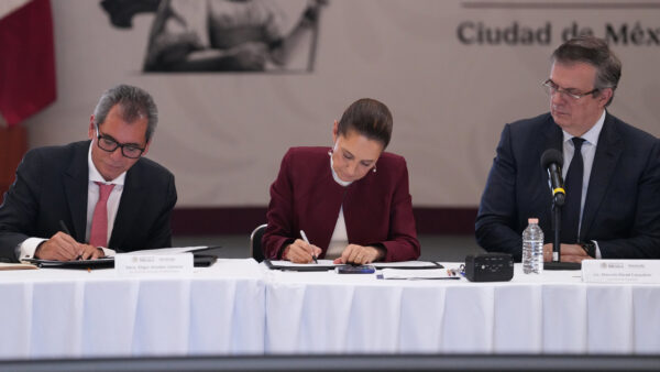 Sheinbaum renueva acuerdo contra la inflación en la canasta básica: “Cuidamos la economía popular”