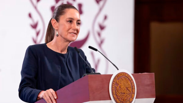 Sheinbaum anuncia aumento salarial del 9 % a maestros en México