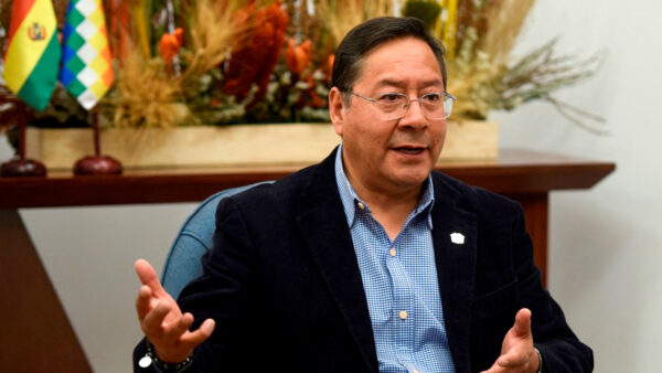 Arce acusa a Morales de cercar ciudades e impedir paso de comida para forzar candidatura