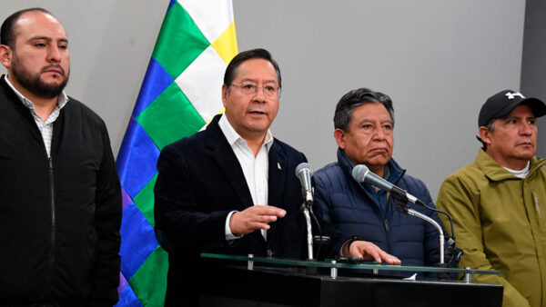 Luis Arce lamenta la muerte de tres policías y condena violencia en el sudoeste de Bolivia