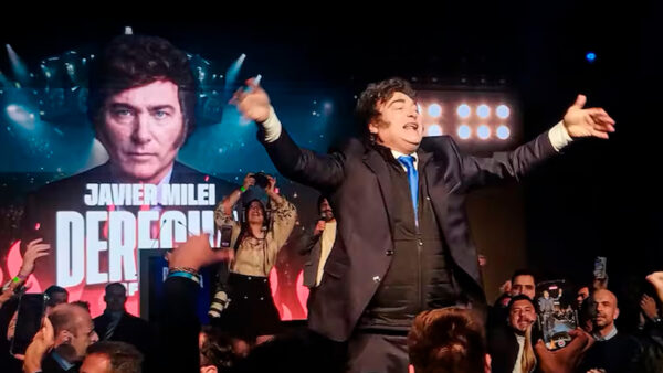 Periodista argentina es expulsada de un evento de ultraderecha protagonizado por Milei