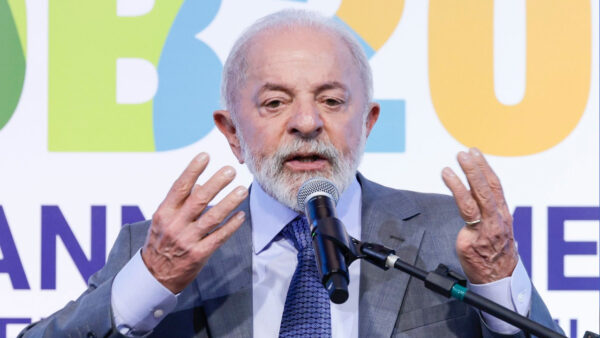 Lula impulsa una moneda de los BRICS