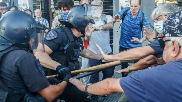 Otro miércoles de represión y gases para los jubilados argentinos