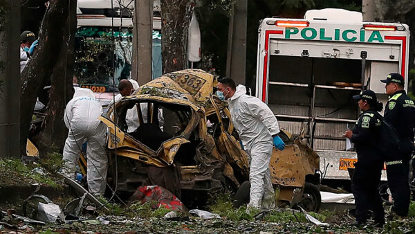 Dos ataques con al menos 18 muertos y 71 heridos sacuden a Colombia