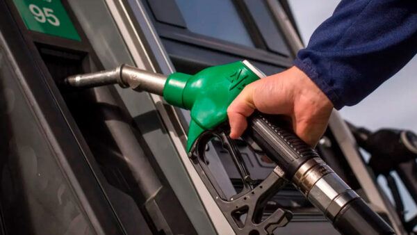 Investigan a funcionarios mexicanos por contrabando de gasolina a EEUU