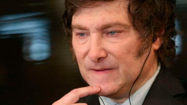 La imagen de Milei cae dramáticamente en un mes y toca su nivel más bajo