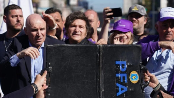 Sin poder salir a la calle: Milei se sume en otro escándalo