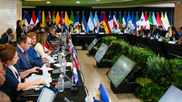 CELAC se pronuncia contra la avanzada militar de EEUU en el mar Caribe