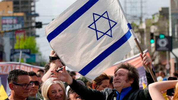 A contramano del mundo, Milei afirma que Israel es “atacado” por ser la base del capitalismo