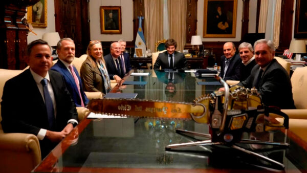 Milei reafirma la política económica pese a la fuerte derrota electoral