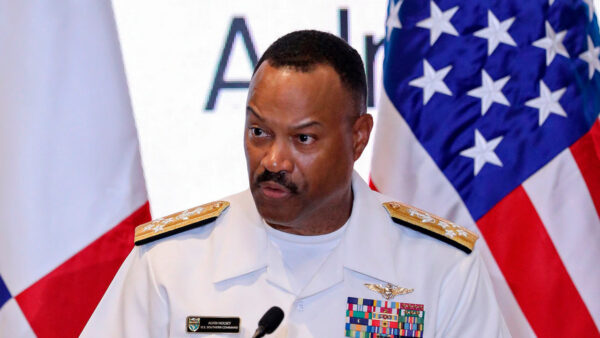 En medio de las agresiones a Venezuela, renuncia el jefe del Comando Sur de EEUU