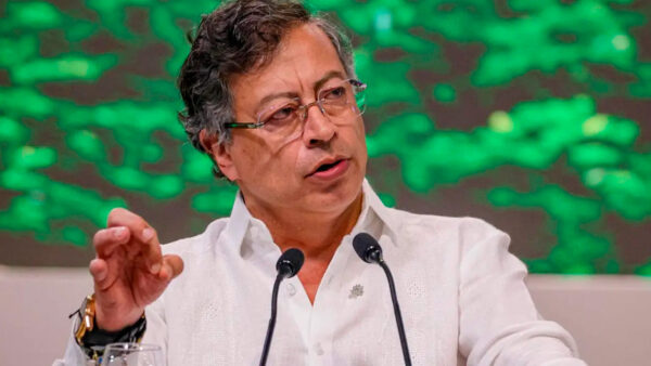 América Latina y Europa deben ser faros de democracia, afirma Petro