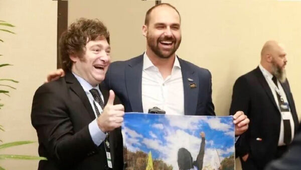 Eduardo Bolsonaro es destituido como diputado de Brasil por faltar al 80% de sesiones