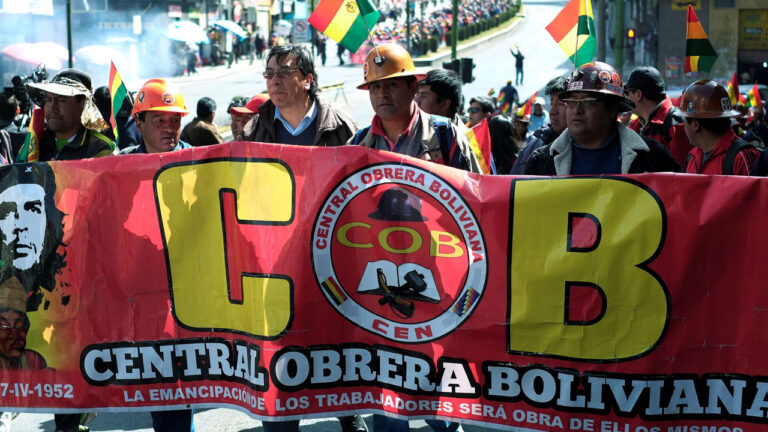 El mayor sindicato obrero de Bolivia confirma huelga contra el retiro de subsidio a combustibles