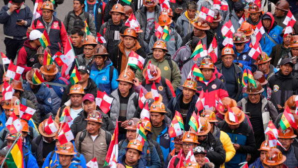 Paro y movilización en Bolivia contra el fin del subsidio al combustible