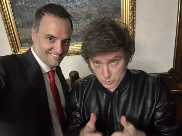 Jefe de Gabinete de Milei cobró más de U$D 60.000 por un juicio laboral, algo que hoy llama “industria del juicio”