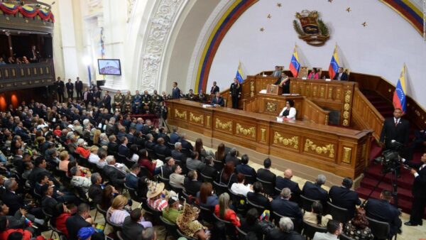 Congreso de Venezuela repudia por unanimidad la amenaza de EEUU de robar sus tierras y riquezas