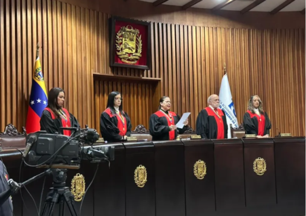 Tribunal de Justicia de Venezuela ordena a la vicepresidenta que asuma de inmediato como Encargada de la presidencia
