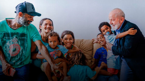 Lula y la emoción de la casa propia: “el pueblo merece esto y mucho más”