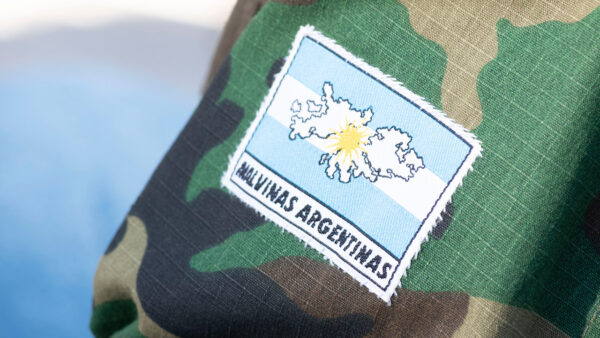 Excombatientes de Malvinas denuncian penalmente al presidente Javier Milei