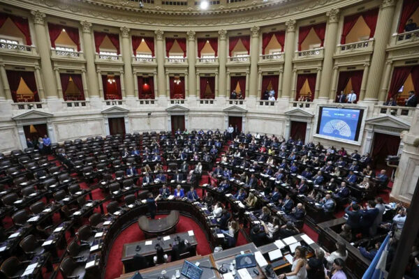 Diputados aprueban la reforma laboral con modificaciones y regresa al Senado