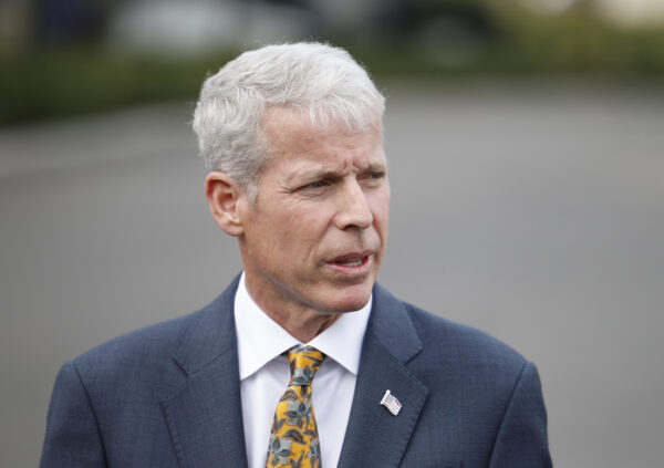 Secretario de Energía de EEUU afirma que su país “no está listo” para escoltar petroleros en el estrecho de Ormuz