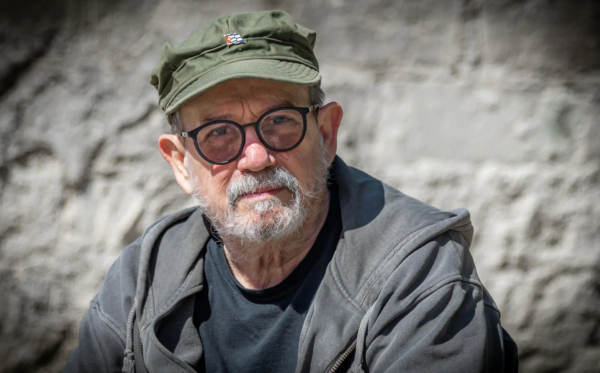 Silvio Rodríguez dispuesto a tomar las armas si EEUU agrede a Cuba: “Exijo mi AKM”