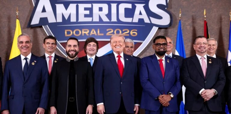 Trump reconoce legalmente al gobierno de Venezuela en la “Cumbre Escudo de las Américas”