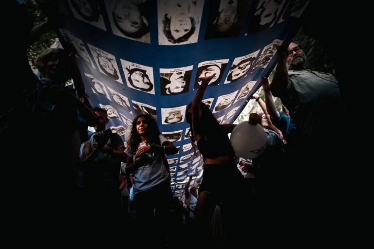 Milei paraliza la búsqueda de bebés robados en la dictadura