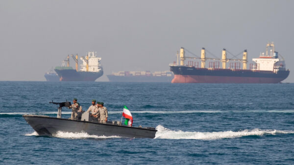 Irán obliga a tropas de EEUU a retirarse de estrecho de Ormuz luego del ataque a un buque iraní