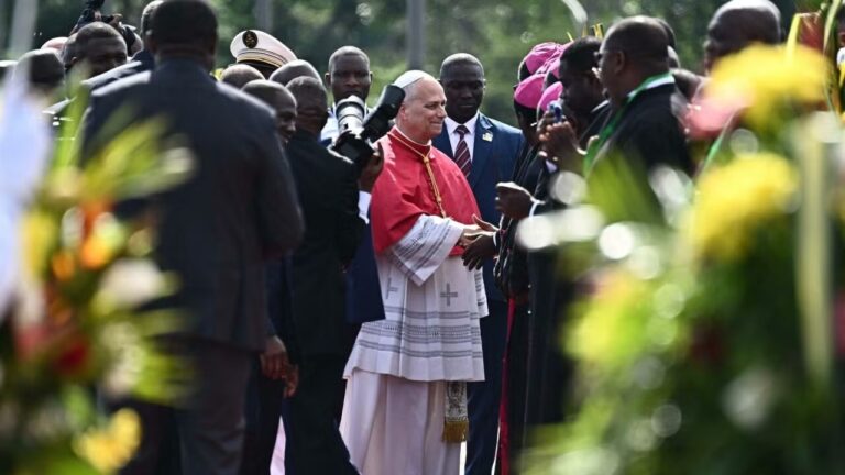 Papa León XIV: “El mundo está siendo destruido por unos pocos tiranos”