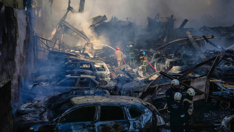 Paso por el estrecho de Ormuz se interrumpe por ataques israelíes al Líbano