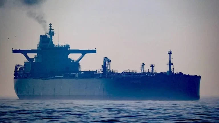 Irán retrasa su respuesta al ataque estadounidense contra un buque de carga por motivos de seguridad de la tripulación y sus familias