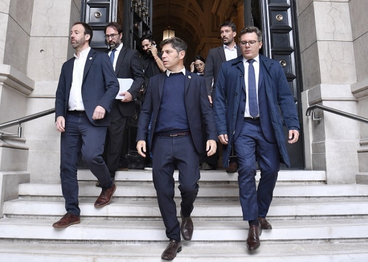 Axel Kicillof le ganó una batalla judicial a Javier Milei y Nación deberá pagar el recorte de la caja de jubilados