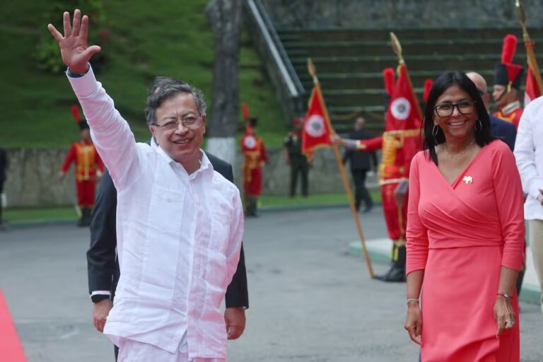 Delcy Rodríguez recibió a Petro en su primera visita tras el secuestro de Maduro