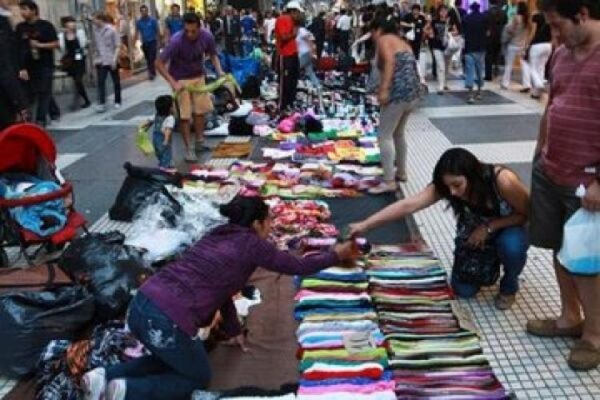 Informalidad laboral en Argentina llegó al 43%: mayor incidencia en mujeres y jóvenes
