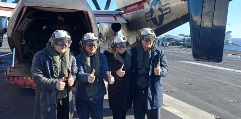 Milei se sube al portaaviones nuclear USS Nimitz de Estados Unidos