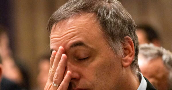 El Adornigate erosiona la imagen de Milei y aseguran que su efecto se asemeja a la foto de Olivos